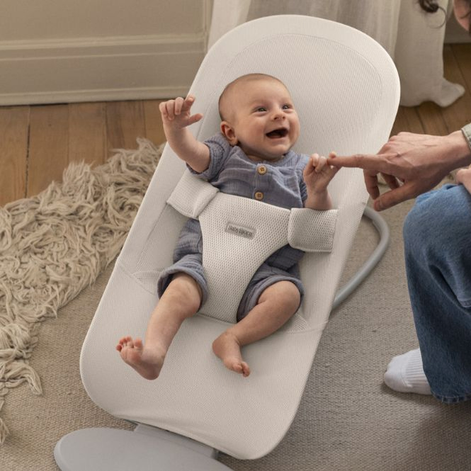 SnugFit design of the BABYBJÖRN Begin Bouncer