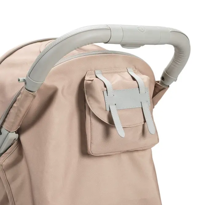 Vegan leather details on the Elodie Mondo stroller