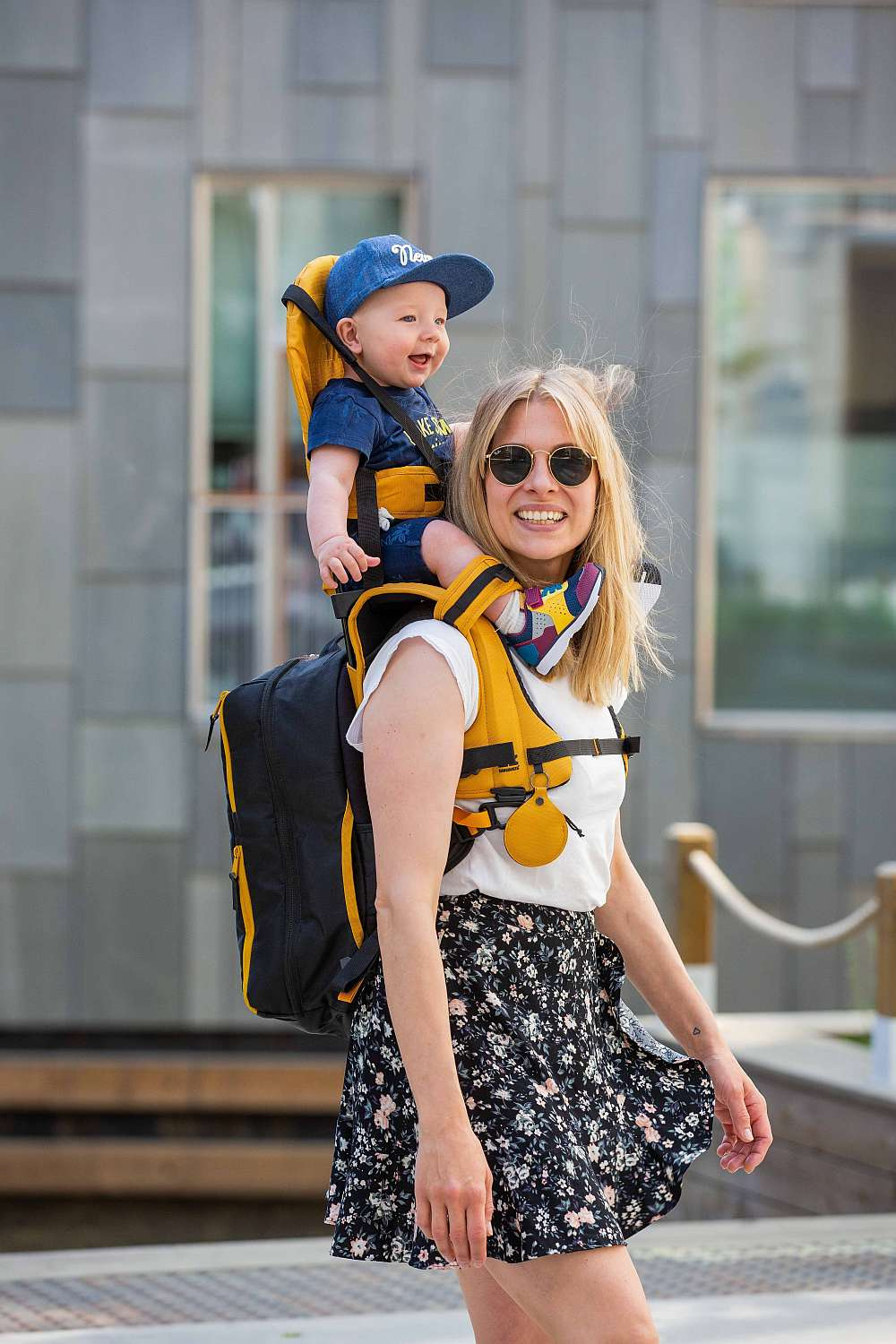 MiniMeis - The Shoulder Carrier - Yellow, Yellow | Scandinavian Baby