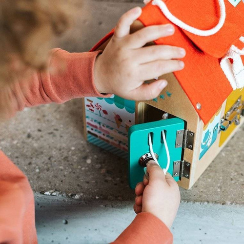 LILLIPUTIENS - Wooden manipulation house with locks Lisek Burglar 3 years +