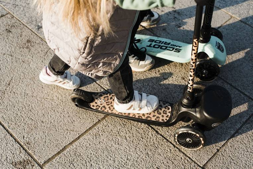 SCOOTANDRIDE - Highwaykick 3 LED - Folding scooter with light-up wheels 3+ Blueberry