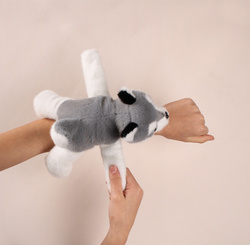 DOUDOU – Podcoll plush husky slap bracelet, Histoire d'Ours, light grey