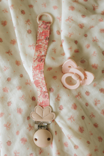 Elodie Details - Soother Clip Wood, river rose