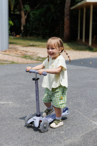 MICRO - swing scooter Mini Deluxe Rock&Go LED, lavender mist