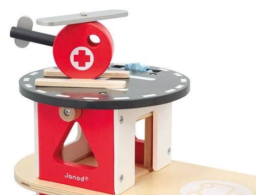 Janod - Wooden fire station with 5 accessories. Bolid 2+