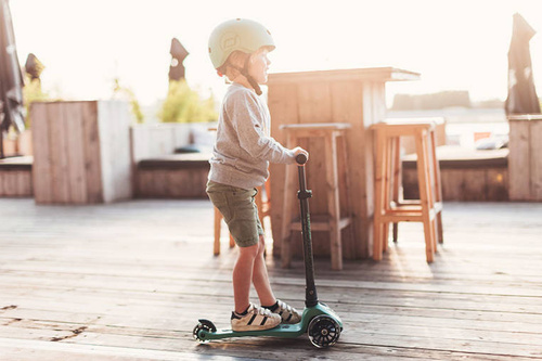 SCOOTANDRIDE - Highwaykick 3 LED - Folding scooter with light-up wheels 3+ Forest