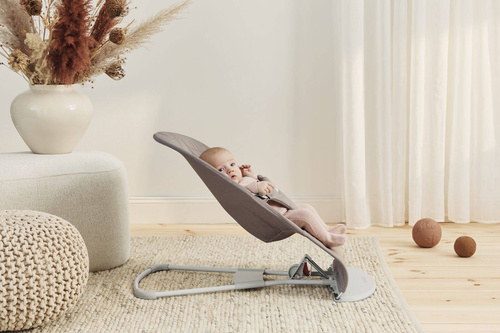 BABYBJORN - BLISS Woven bouncer, Petal Quilt, sand grey + Soft Friends toy