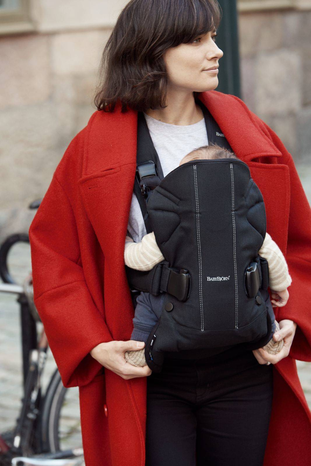 Baby bjorn carrier outlet red and black