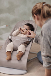 BABYBJORN - BLISS Woven bouncer, Petal Quilt, sand grey + Soft Friends toy