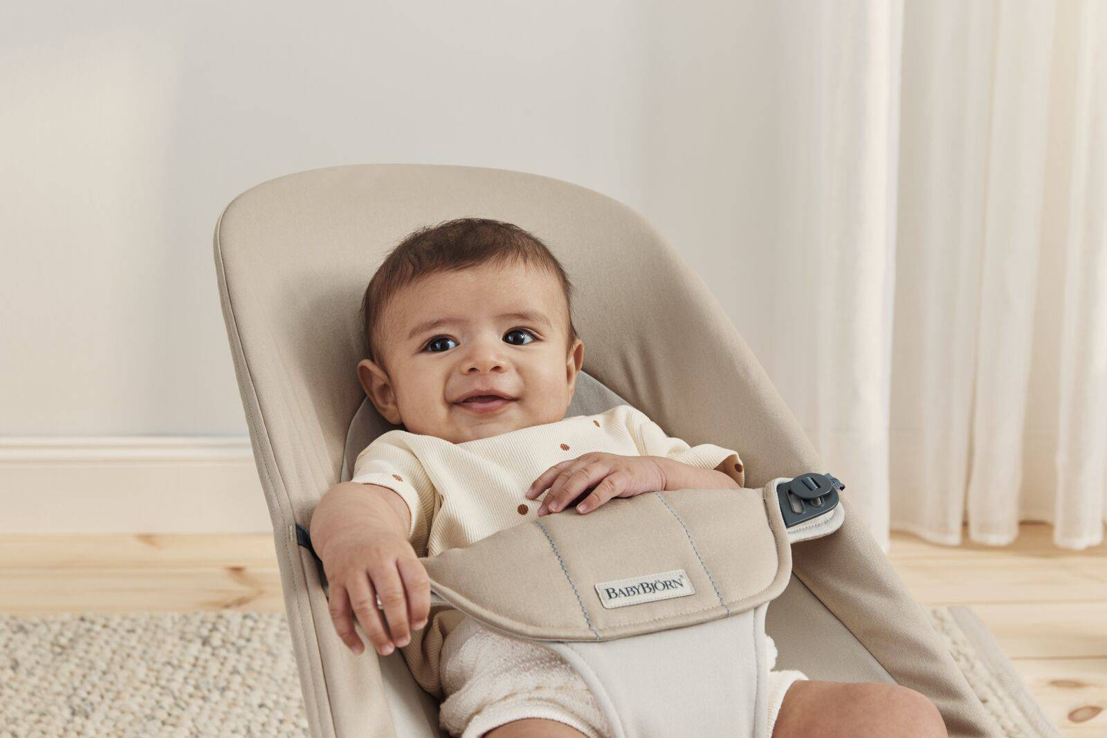 Baby bjorn bouncer on sale khaki