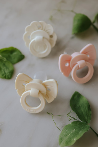 ELODIE DETAILS - Binky Bloom latex pacifier 3 m+, vanilla white