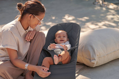 BABYBJÖRN - Bliss Woven, Petal quilt Anthracite, grey frame