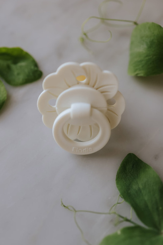 ELODIE DETAILS - Binky Bloom latex pacifier 3 m+, vanilla white