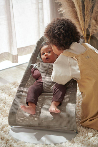 BABYBJÖRN - BLISS MESH bouncer, grey beige + Soft Friends toy