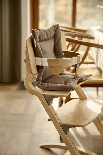 LEANDER - Louie™ Highchair, Oak, Natural