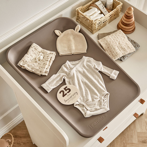 LEANDER MATTY™ CHANGING MAT, MOCCA