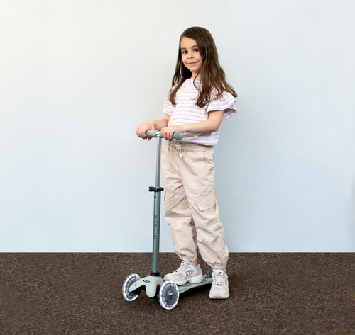 MICRO - Mini2Grow Deluxe LED scooter with handlebar, olive sage