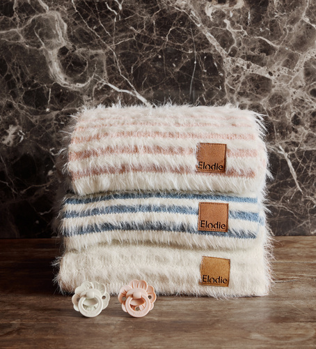 Elodie Details - Furry Knit Blanket - Berry Blue