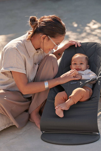 BABYBJÖRN - Bliss Woven, Petal quilt Anthracite, grey frame