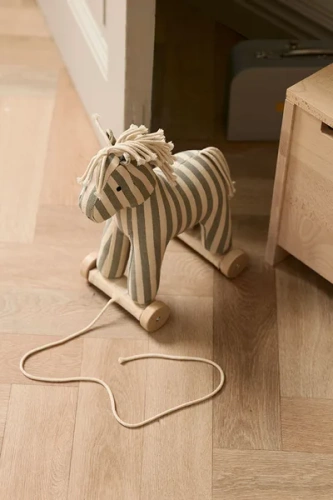 Kid's Concept - Pull Along horse Sam AIDEN