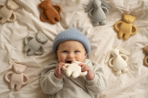 MOONIE - natural rubber rabbit teether, sand