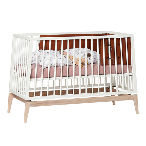 LEANDER - LUNA™ baby cot 0-3 yrs, White/Oak + Conversion kit