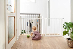 Baby Dan - Premier Safety Gate +  2 extension 7 cm + panel 64,5 cm, white