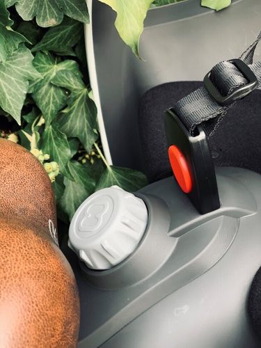 Hamax - Caress w/carrier adapter (rack mounted) - White/black