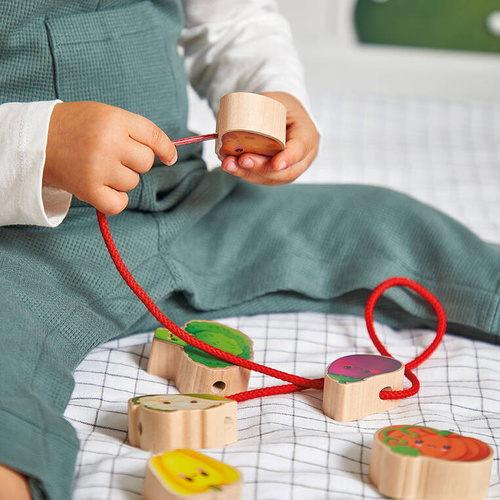 Janod -  Nawlekanka z drewnianymi warzywami Farma 2+