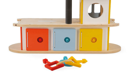 Janod - Wooden garage with 4 accessories. Bolid 2+