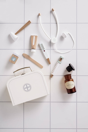 Doctors case play set white