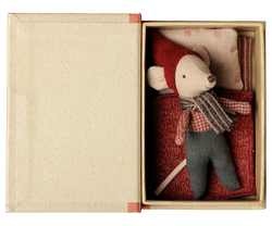 MAILEG – Christmas mouse, baby in a book