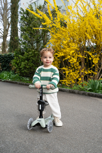 MICRO - Mini2Grow Deluxe LED scooter with handlebar, olive sage