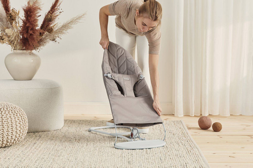 BABYBJORN - BLISS Woven bouncer, Petal Quilt, sand grey + Soft Friends toy