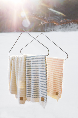 Elodie Details - Furry Knit Blanket - Berry Blue