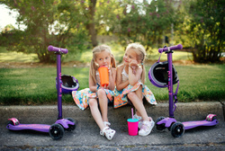 MICRO - three-wheeled scooter Maxi Deluxe LED, purple