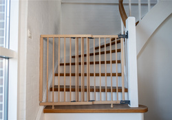 Baby Dan - Safety gate Mona, Wood 