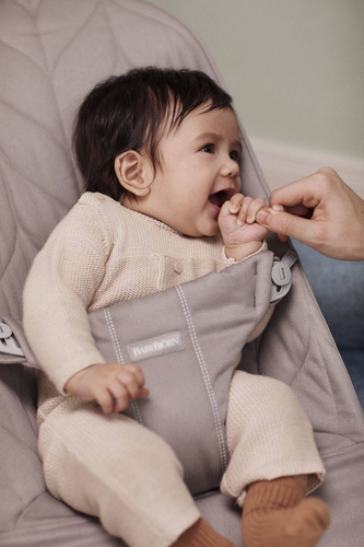BABYBJORN - BLISS Woven bouncer, Petal Quilt, sand grey + Soft Friends toy