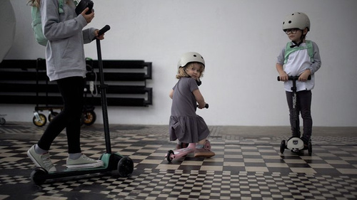 SCOOTANDRIDE - Highwaykick 5 LED - Folding scooter with light-up wheels 5+ Ash