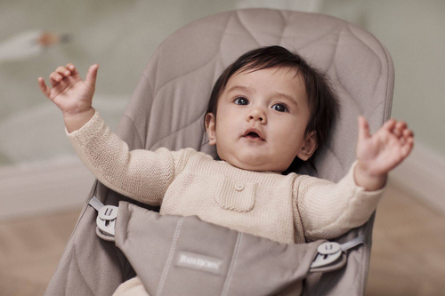 BABYBJORN - BLISS Woven bouncer, Petal Quilt, sand grey + Soft Friends toy