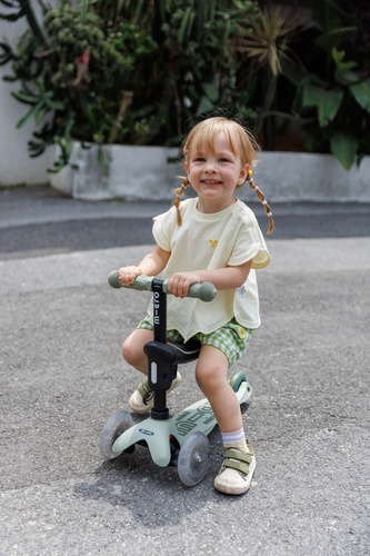 MICRO - swing scooter Mini Deluxe Rock&Go LED, olive sage