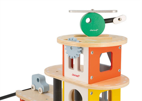 Janod - Wooden garage with 4 accessories. Bolid 2+