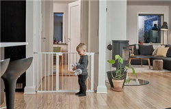 Baby Dan - Premier Safety Gate +  2 extension 7 cm + panel 32 cm, white