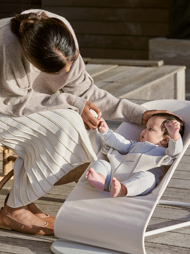 BABYBJORN - Bouncer Bliss - Light grey frame, 3D Jersey, Light beige + Toy Googly Eyes Pastels