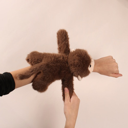 DOUDOU – Podcoll plush monkey slap bracelet, Histoire d'Ours, brown