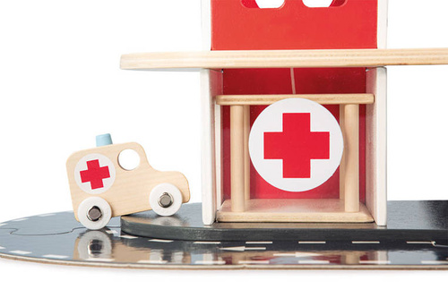 Janod - Wooden fire station with 5 accessories. Bolid 2+