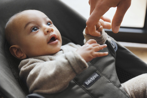 BABYBJÖRN - Bouncer BLISS Woven/Jersey Tri Fabric, Dark Grey + Toy Googly Eyes