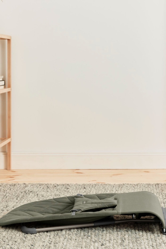 BABYBJÖRN - Bliss Woven, Petal quilt, Dark Green Dark grey frame