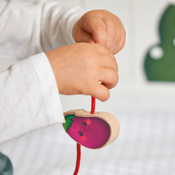 Janod -  Nawlekanka z drewnianymi warzywami Farma 2+